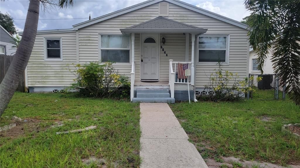 Recently Sold: $185,000 (2 beds, 1 baths, 868 Square Feet)