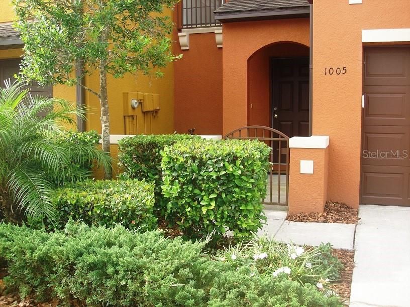 Active With Contract: $1,795 (2 beds, 2 baths, 1298 Square Feet)