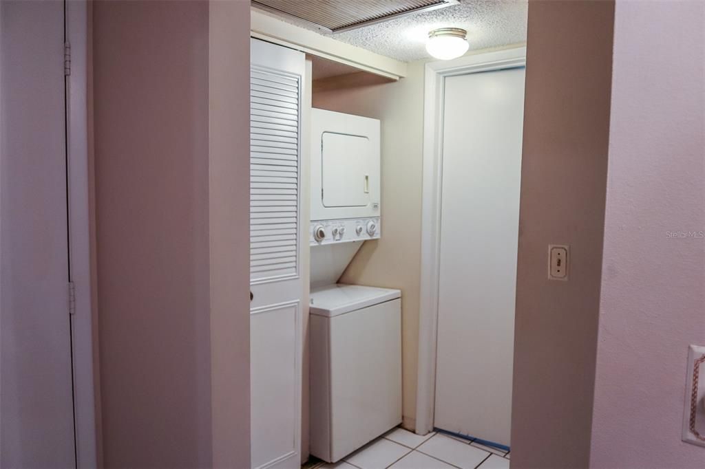 For Sale: $110,000 (1 beds, 1 baths, 682 Square Feet)