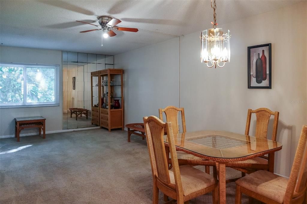 For Sale: $110,000 (1 beds, 1 baths, 682 Square Feet)