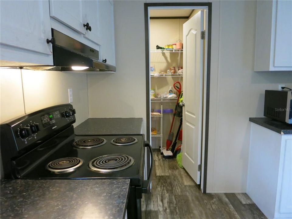 For Sale: $299,000 (3 beds, 2 baths, 1512 Square Feet)