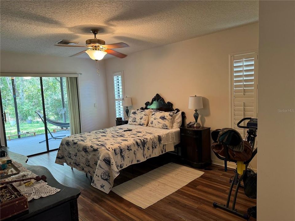 For Rent: $2,100 (3 beds, 2 baths, 1833 Square Feet)