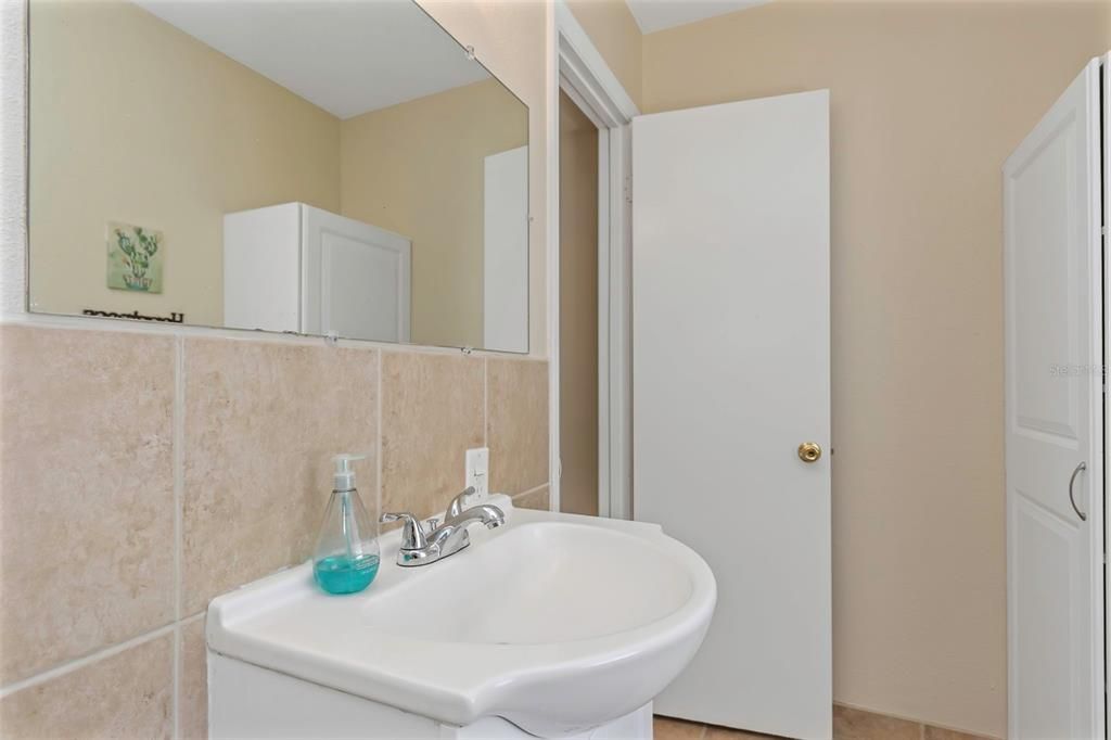 For Sale: $315,000 (1 beds, 1 baths, 668 Square Feet)