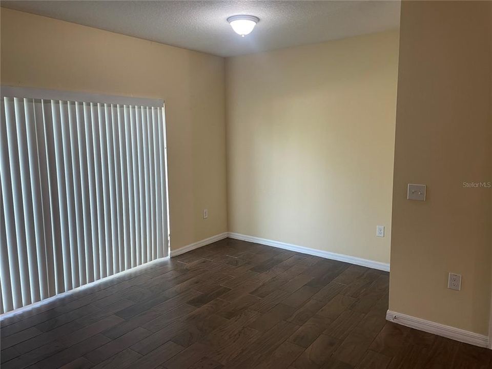 For Rent: $2,300 (3 beds, 2 baths, 1410 Square Feet)