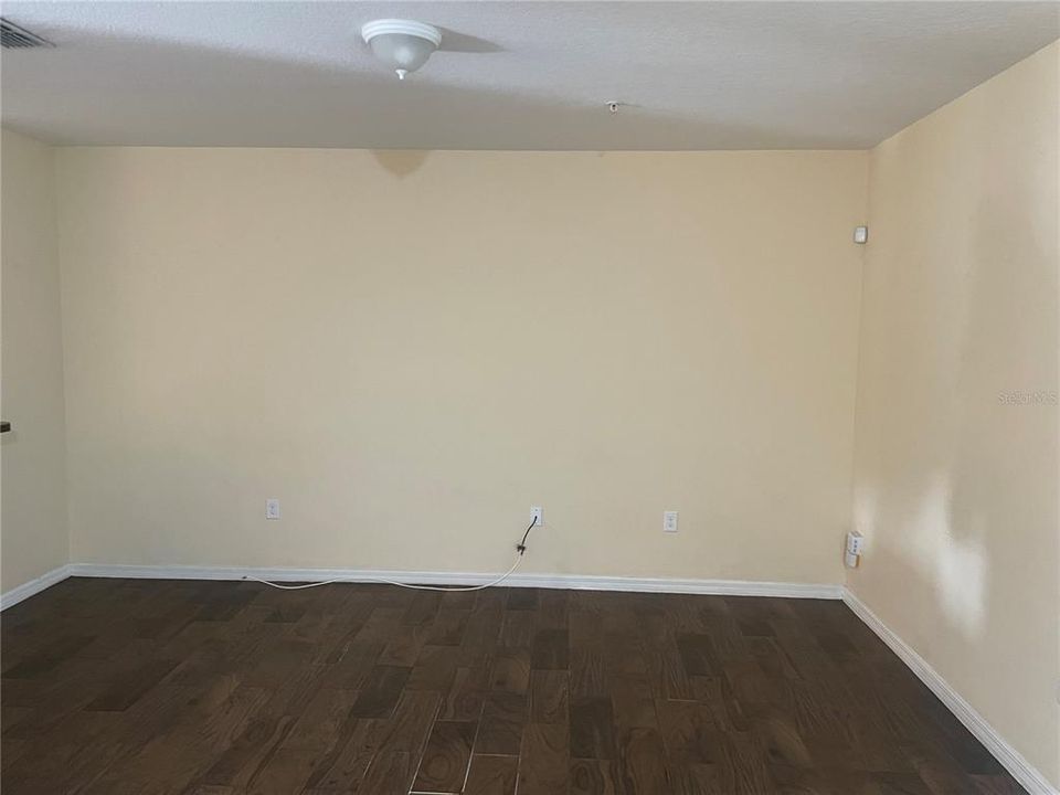 For Rent: $2,300 (3 beds, 2 baths, 1410 Square Feet)