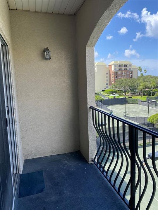 For Rent: $2,100 (1 beds, 1 baths, 687 Square Feet)