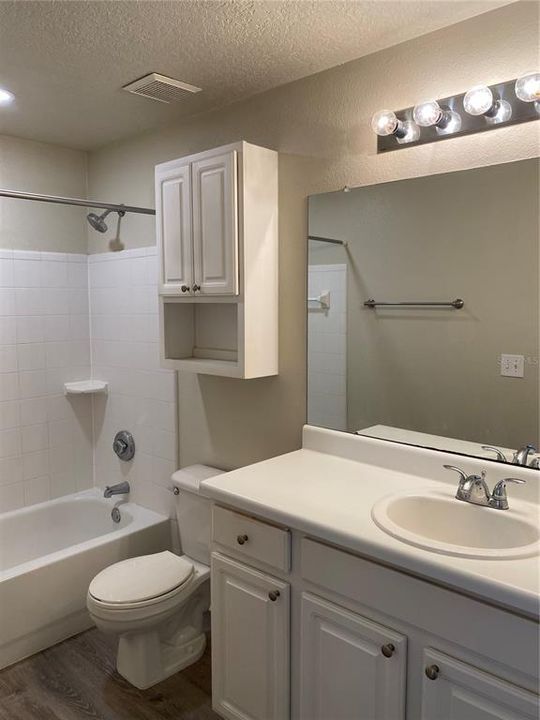 For Rent: $2,100 (1 beds, 1 baths, 687 Square Feet)