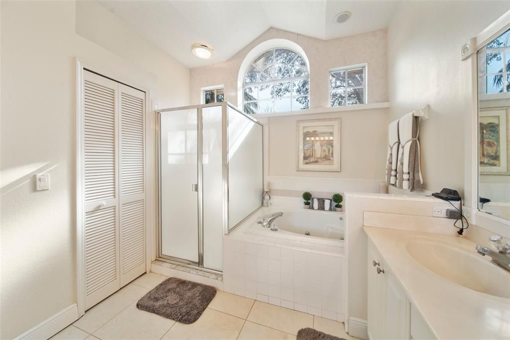 Tub, Walk-in Shower