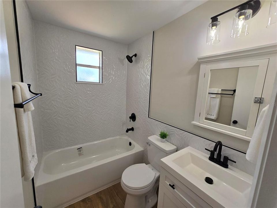 For Sale: $230,000 (3 beds, 1 baths, 1044 Square Feet)