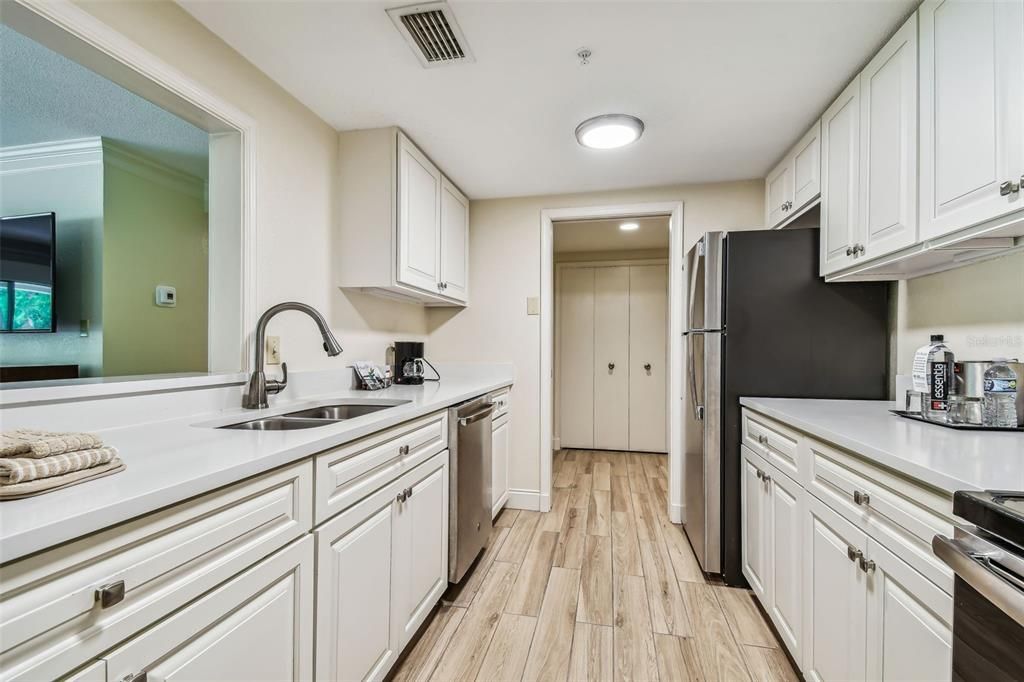 For Sale: $574,900 (2 beds, 2 baths, 1660 Square Feet)