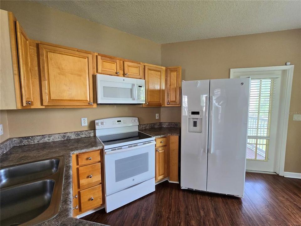 For Sale: $208,000 (2 beds, 2 baths, 1353 Square Feet)