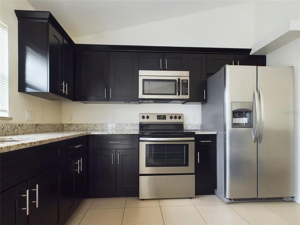 For Rent: $1,800 (3 beds, 2 baths, 1327 Square Feet)