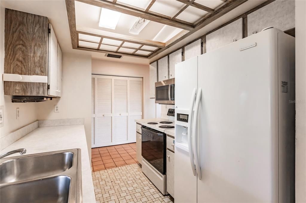 For Sale: $399,000 (3 beds, 2 baths, 1271 Square Feet)