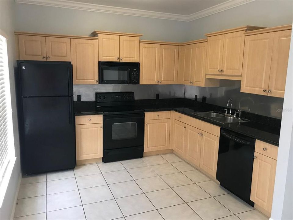 For Rent: $2,495 (3 beds, 2 baths, 1282 Square Feet)