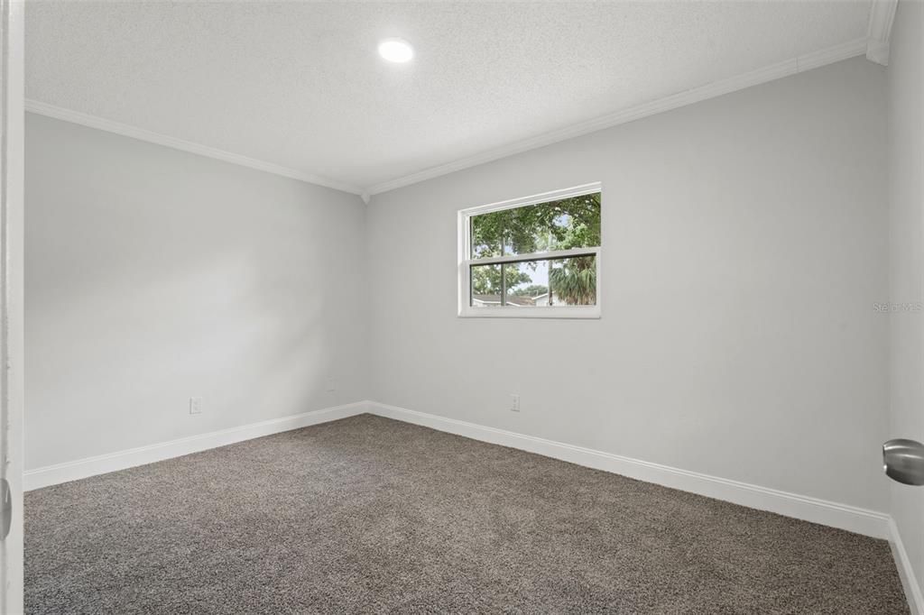 For Sale: $379,000 (2 beds, 2 baths, 888 Square Feet)