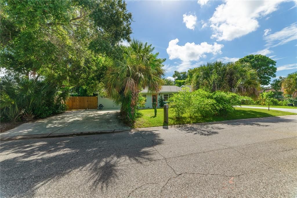 For Sale: $639,000 (3 beds, 2 baths, 1905 Square Feet)