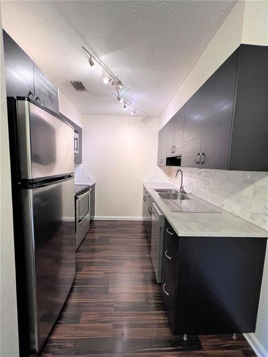 For Rent: $1,525 (1 beds, 1 baths, 644 Square Feet)