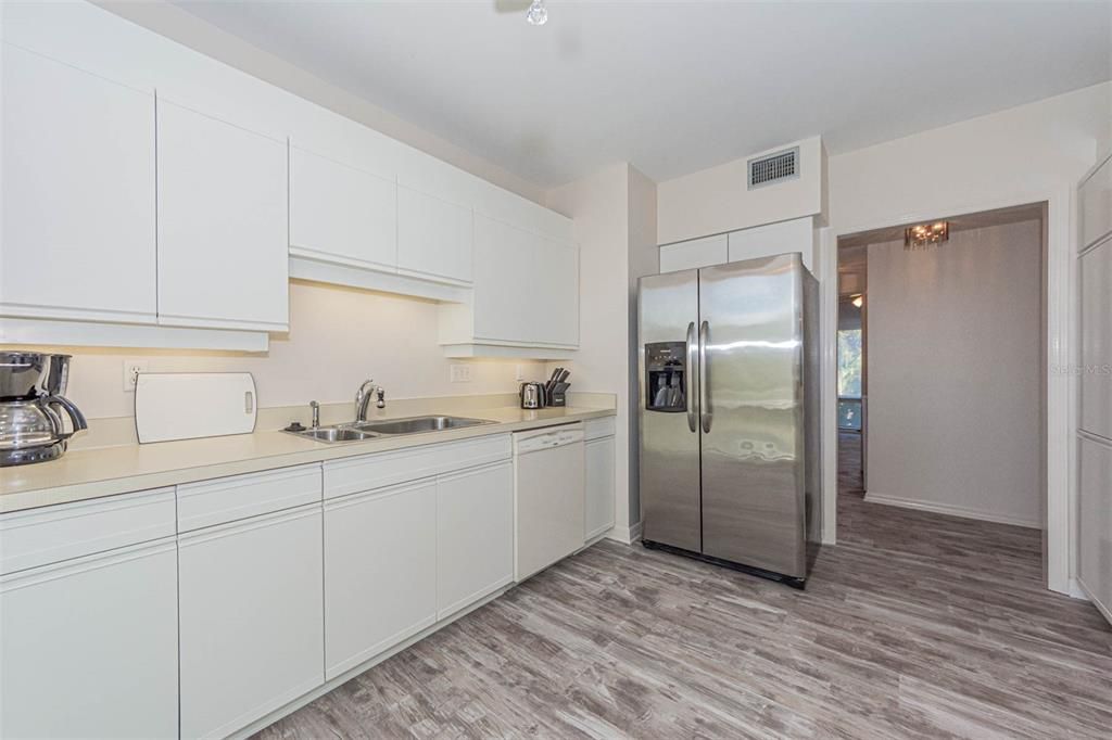 For Sale: $600,000 (2 beds, 3 baths, 1824 Square Feet)