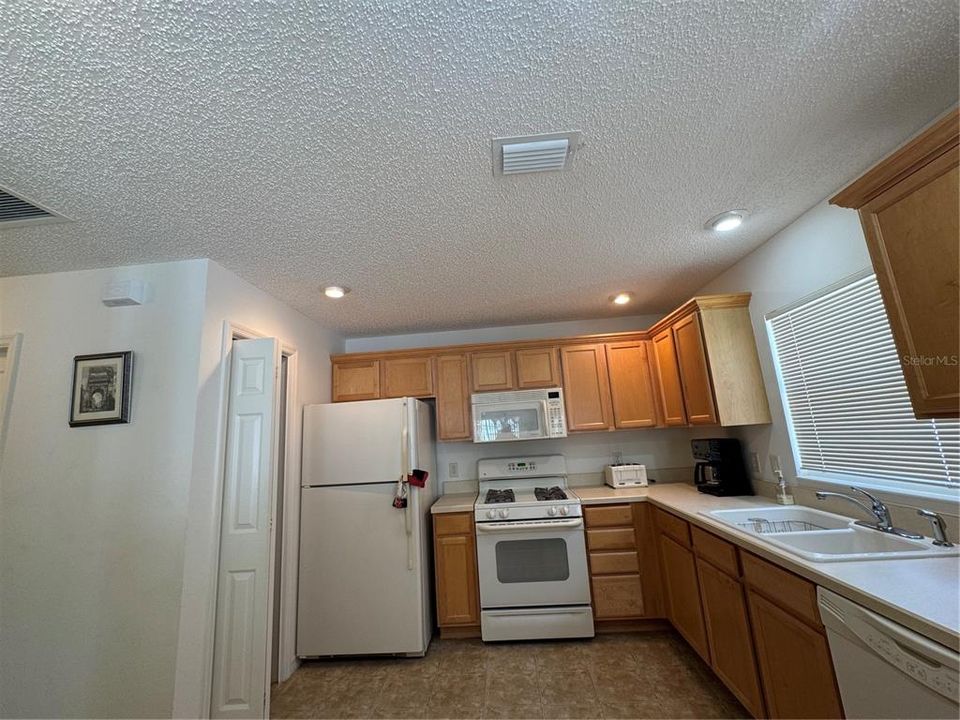 For Rent: $2,600 (2 beds, 2 baths, 1123 Square Feet)