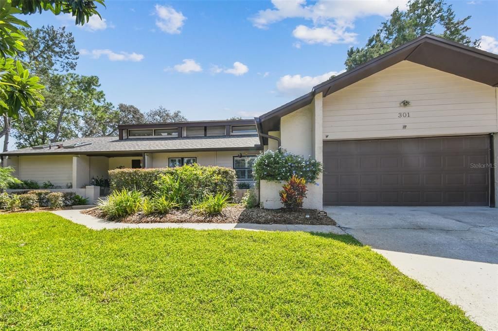 For Sale: $580,000 (3 beds, 2 baths, 1992 Square Feet)