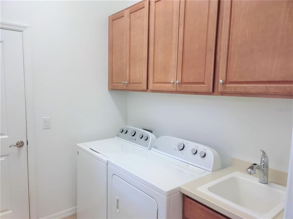 For Rent: $3,200 (3 beds, 2 baths, 2044 Square Feet)