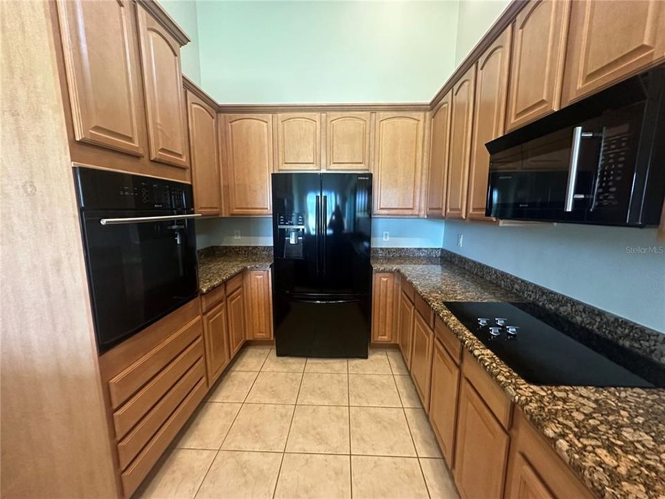 For Rent: $2,600 (2 beds, 2 baths, 2100 Square Feet)