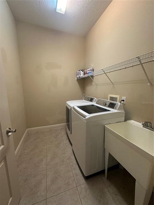 For Rent: $2,600 (2 beds, 2 baths, 2100 Square Feet)