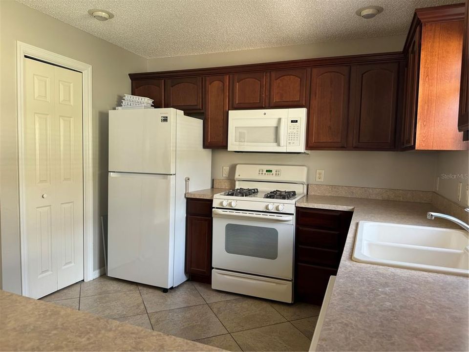 For Rent: $2,400 (2 beds, 2 baths, 1132 Square Feet)