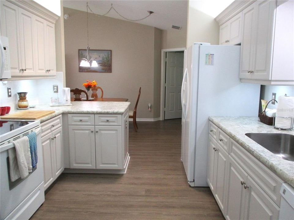 For Sale: $229,525 (2 beds, 2 baths, 1122 Square Feet)