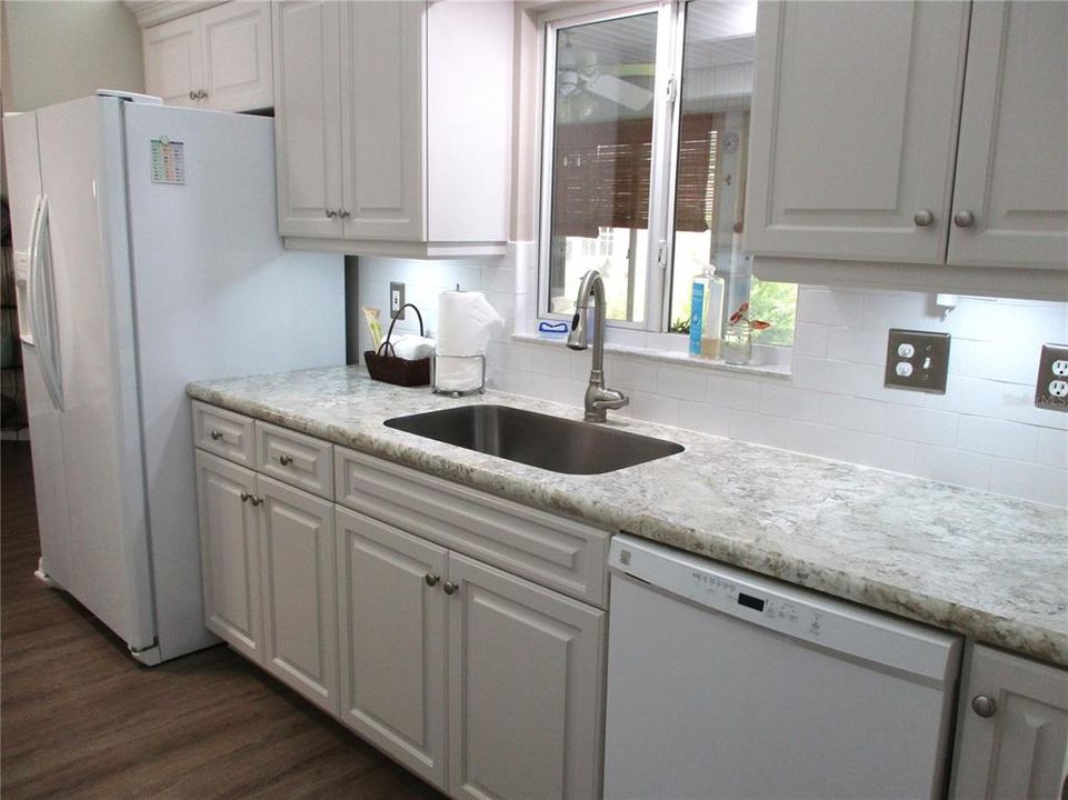 For Sale: $229,525 (2 beds, 2 baths, 1122 Square Feet)