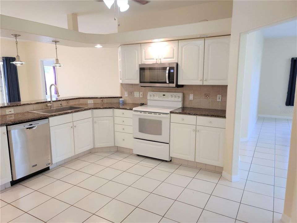 For Rent: $2,600 (3 beds, 2 baths, 1619 Square Feet)