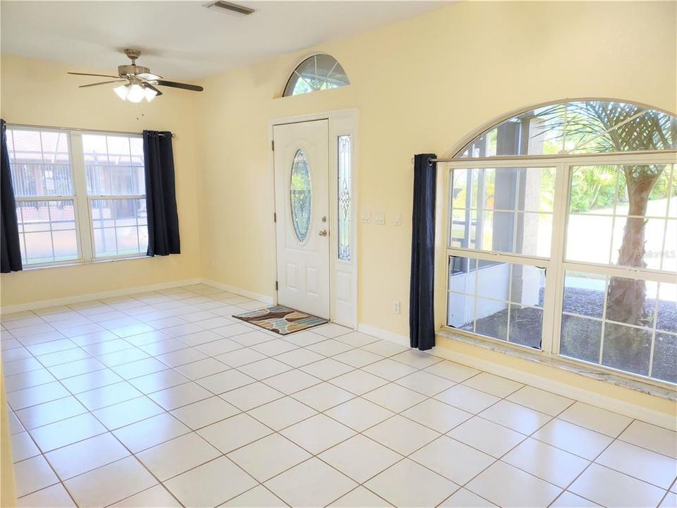 For Rent: $2,600 (3 beds, 2 baths, 1619 Square Feet)