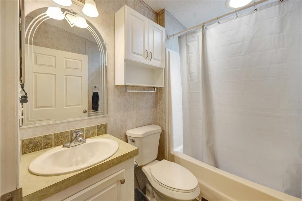 For Sale: $249,000 (2 beds, 2 baths, 1104 Square Feet)