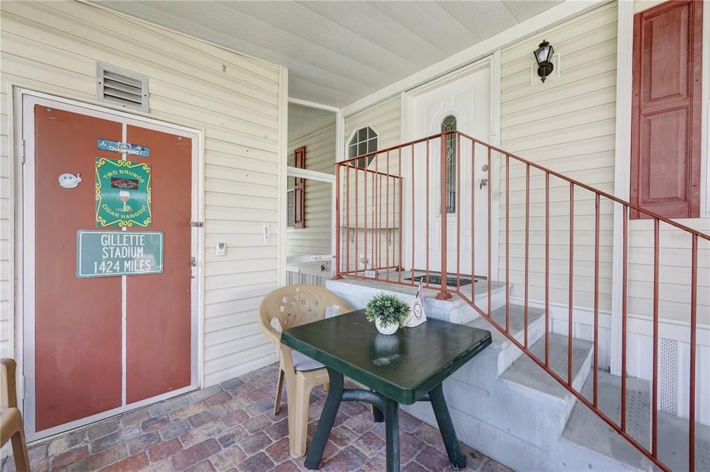 For Sale: $249,000 (2 beds, 2 baths, 1104 Square Feet)