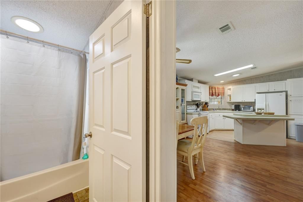 For Sale: $249,000 (2 beds, 2 baths, 1104 Square Feet)