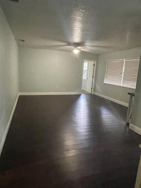 For Rent: $2,600 (4 beds, 2 baths, 1956 Square Feet)