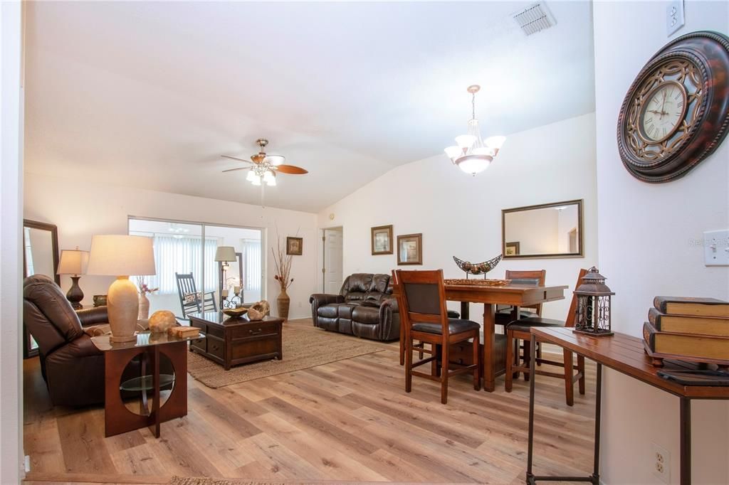 For Sale: $329,000 (3 beds, 2 baths, 1592 Square Feet)