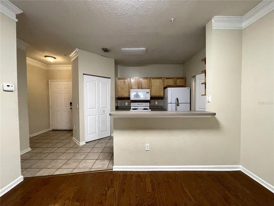 For Sale: $315,000 (2 beds, 2 baths, 1214 Square Feet)