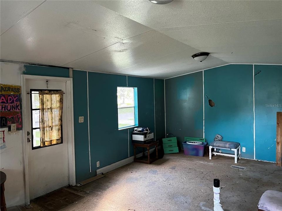 For Sale: $50,000 (2 beds, 1 baths, 624 Square Feet)