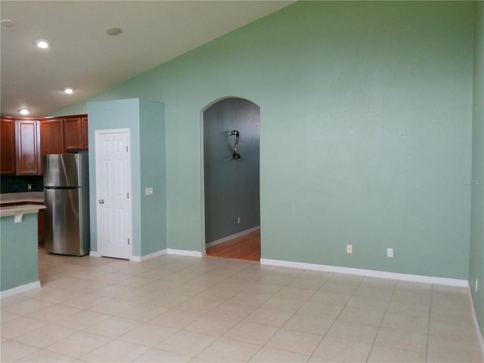 For Rent: $1,950 (4 beds, 3 baths, 1883 Square Feet)