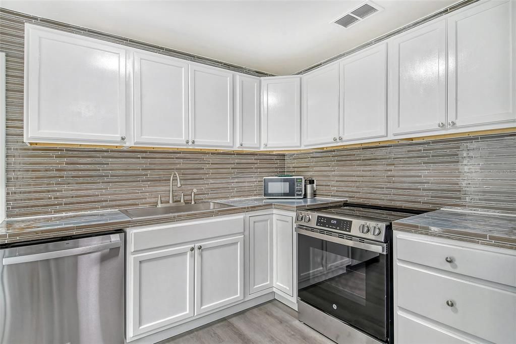 For Sale: $339,000 (3 beds, 2 baths, 1292 Square Feet)