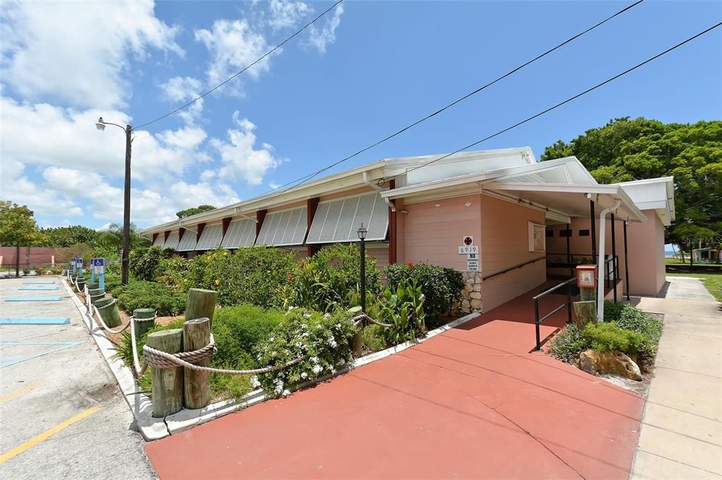 For Sale: $339,000 (3 beds, 2 baths, 1292 Square Feet)