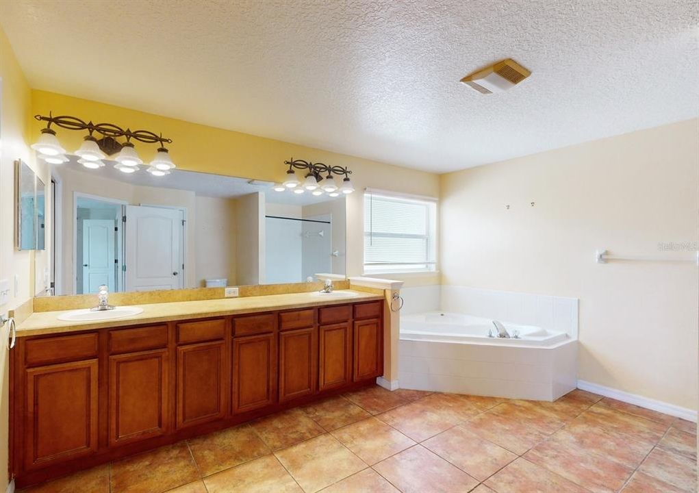 For Sale: $470,000 (3 beds, 2 baths, 1909 Square Feet)