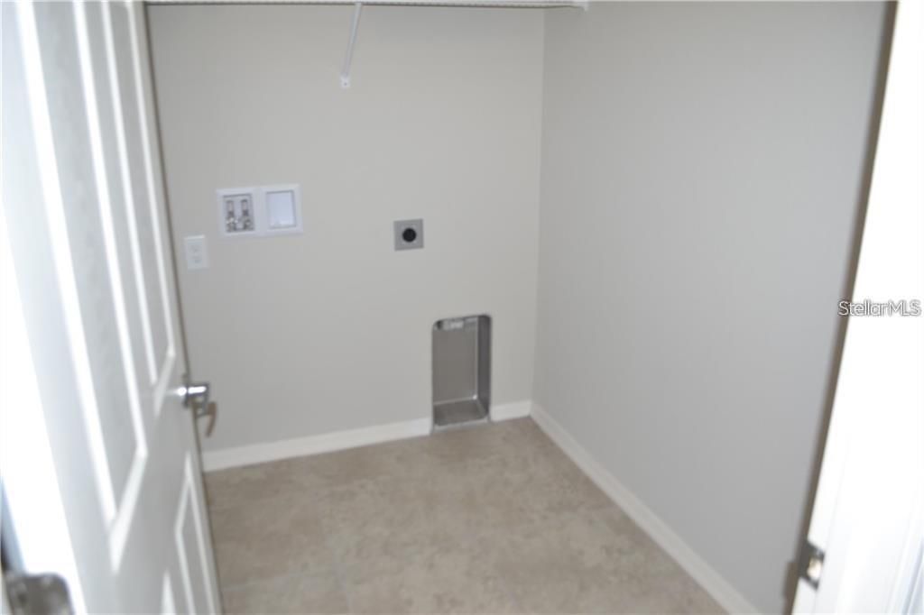 For Rent: $2,000 (3 beds, 2 baths, 1298 Square Feet)