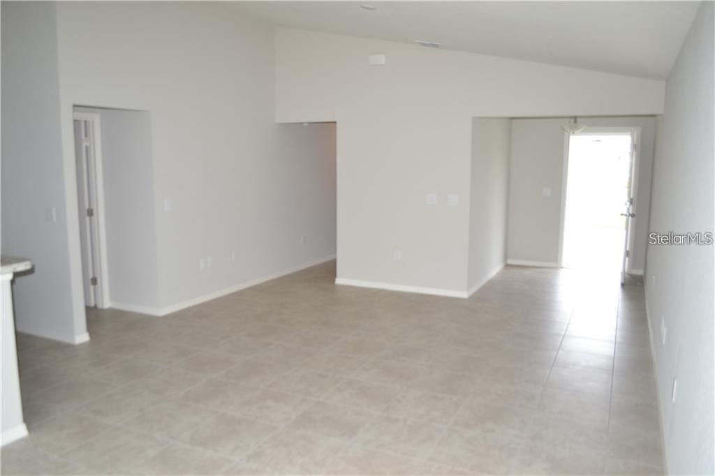 For Rent: $2,000 (3 beds, 2 baths, 1298 Square Feet)