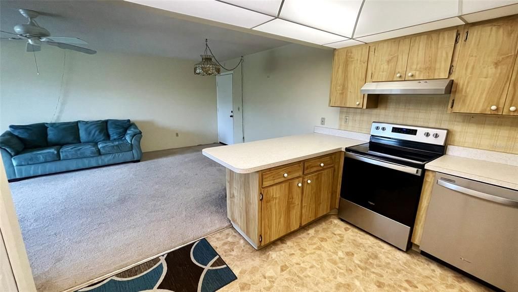 For Sale: $98,888 (2 beds, 2 baths, 919 Square Feet)