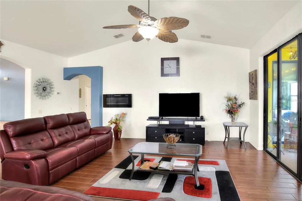 For Sale: $359,000 (3 beds, 2 baths, 2168 Square Feet)