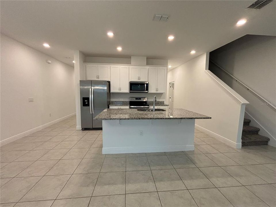 For Rent: $2,845 (3 beds, 2 baths, 1964 Square Feet)