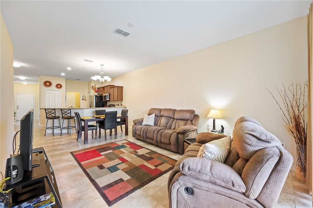 Active With Contract: $239,900 (2 beds, 2 baths, 1418 Square Feet)