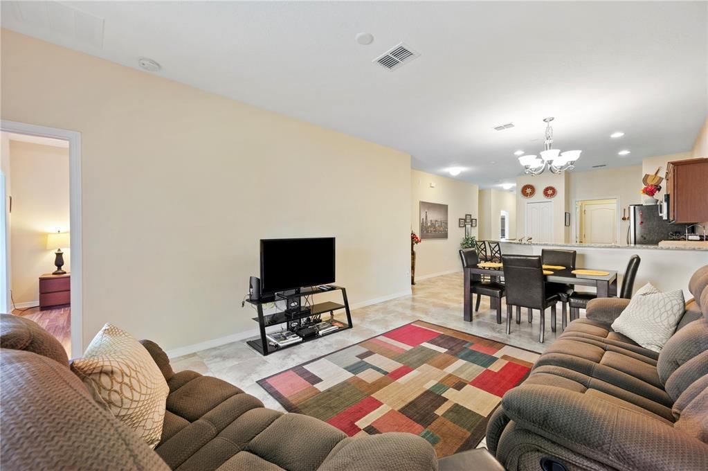 Active With Contract: $239,900 (2 beds, 2 baths, 1418 Square Feet)